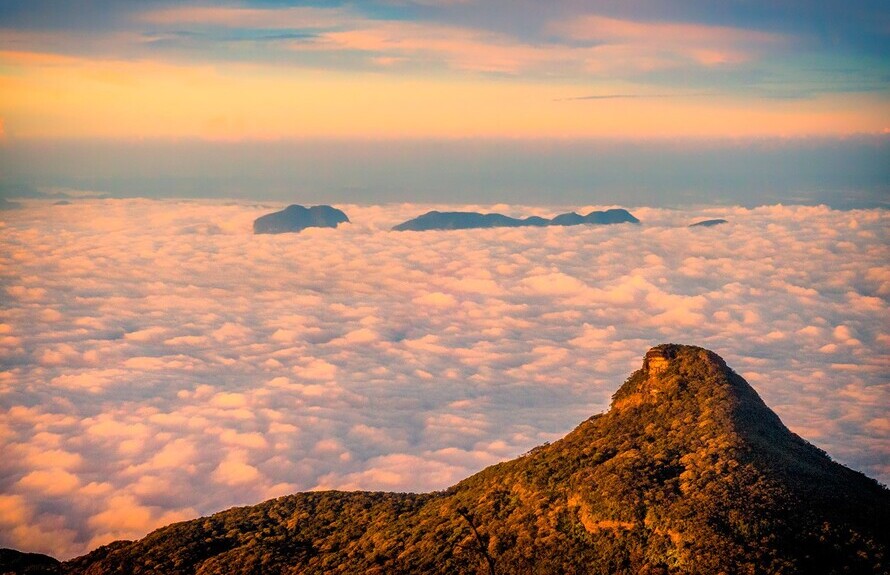 Home climbing adams peak cloud blanket 1