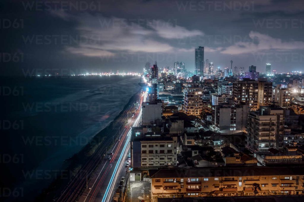 Home colombo die hauptstadt von sri lanka bei nacht. sri lanka, western province, colombo